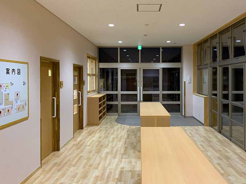 平井保育園玄関ホール