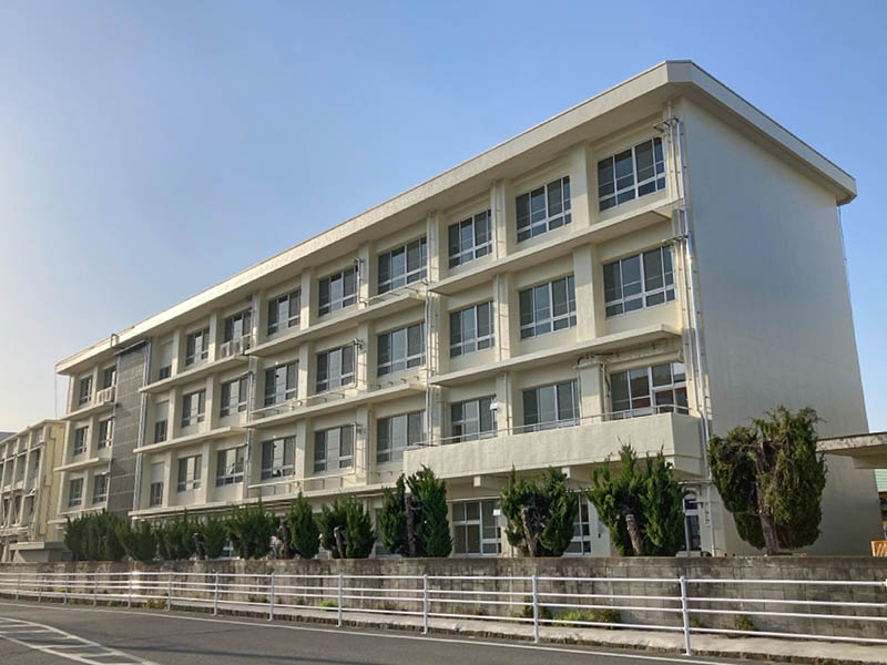 雄郡小学校１７棟校舎長寿命化改修ほか主体工事